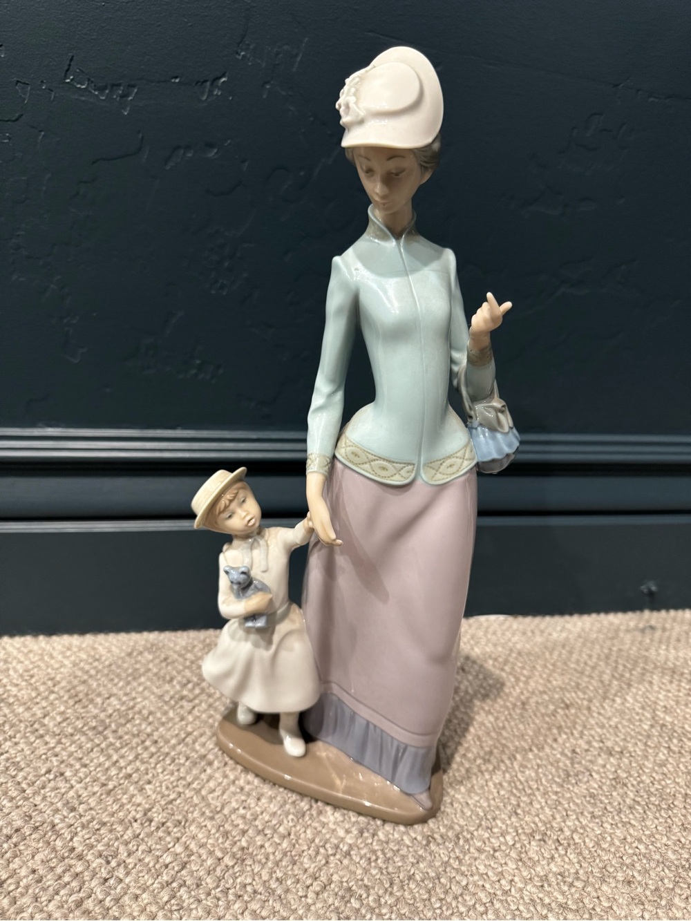Authentic Lladro Porcelain
Figurine